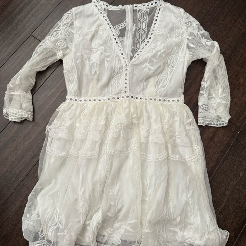 Elegant Lace Sheer Backless V Neck 3/4 Sleeve Flowy Dress Size Large NEW - Picture 3 of 11